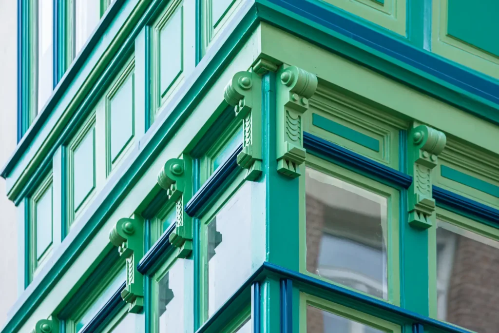 karaktervol hoekpand Kloosterstraat Antwerpen na restauratie met Ralston Coatings